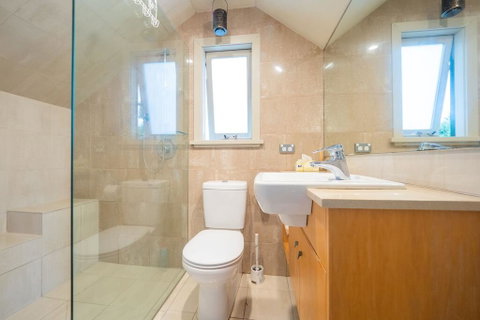 Quiet Private Studio In Strathfield With Kitchenette And Private Bathroom 3min To Station Sleeps 6 - Inverell Accommodation 2