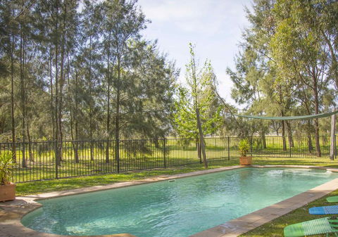 Red Tractor Retreat - Inverell Accommodation 2
