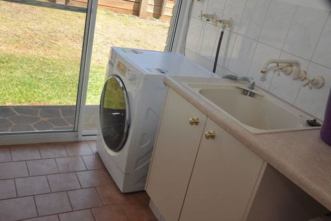 Ridgehouse - Inverell Accommodation 2