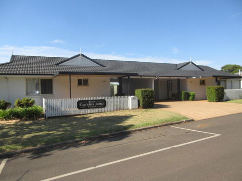 Riviera Executive Suites - Inverell Accommodation 0