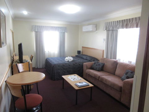 Riviera Executive Suites - Inverell Accommodation 2