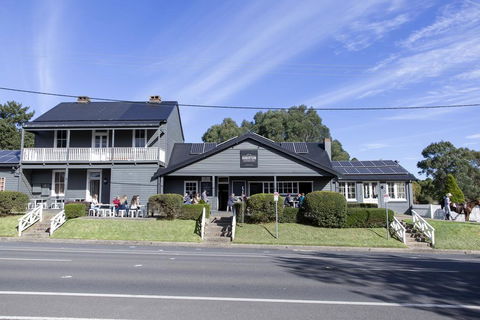 Robertson Public House And Kitchen - Inverell Accommodation 0