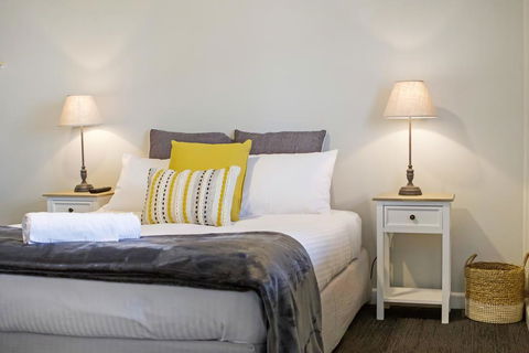 Robertson Public House And Kitchen - Inverell Accommodation 1