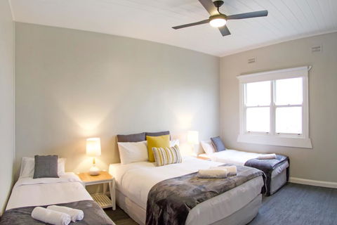 Robertson Public House And Kitchen - Inverell Accommodation 2