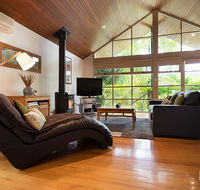 Romantic Treehouse Getaway - Inverell Accommodation