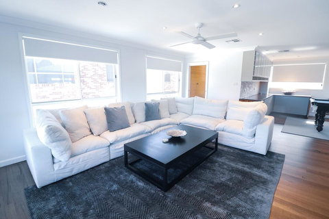 Saltwater Manor - Inverell Accommodation 3