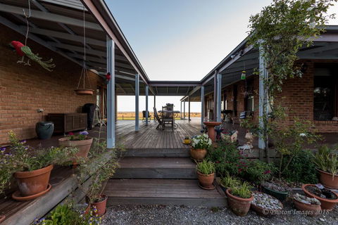 Sanctuary@Waratah - Inverell Accommodation 1