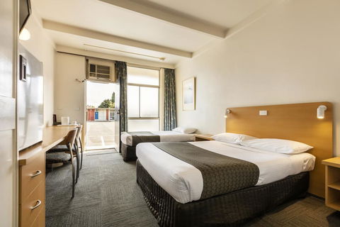 Sandbelt Club Hotel - Inverell Accommodation 2