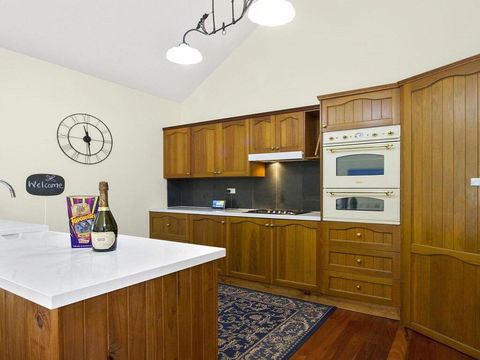 Sandy Shores - Character, Charm, Outdoor Spa - Inverell Accommodation 1