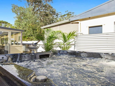 Sandy Shores - Character, Charm, Outdoor Spa - Inverell Accommodation 2