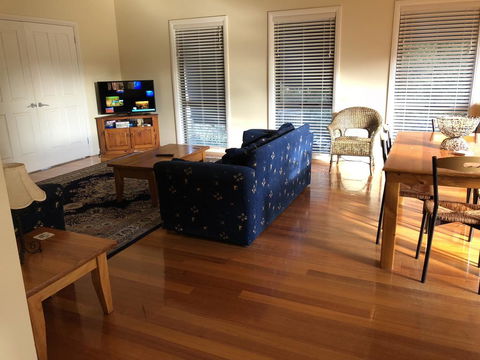 Seagrape Cottage - Inverell Accommodation 1