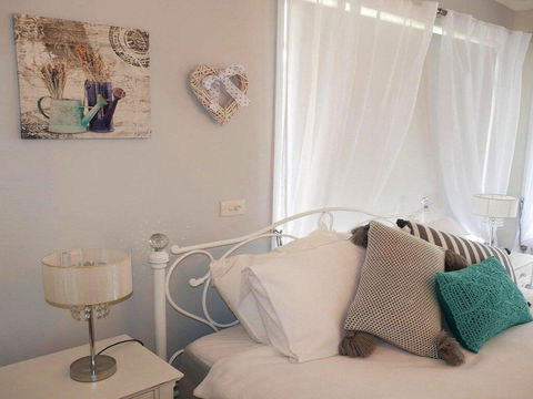 Sealark - Views Of The Bay - Inverell Accommodation 3