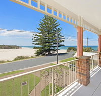 SEASCAPE - An Enticing Lakeside Escape - Inverell Accommodation