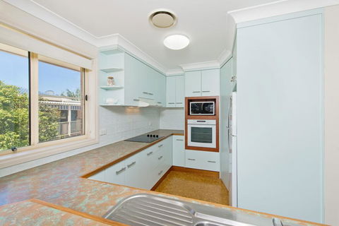 SEASCAPE - An Enticing Lakeside Escape - Inverell Accommodation 2