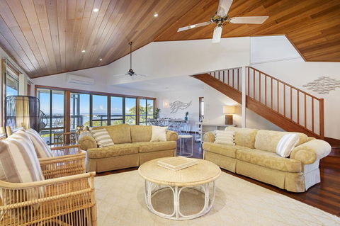 Seascape @ 19 Pindari - Privacy, Space, Views - Inverell Accommodation 3