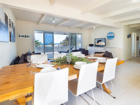 Seaview Getaway - Inverell Accommodation 3