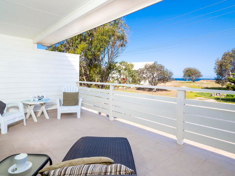 Seaview Getaway - Inverell Accommodation 1
