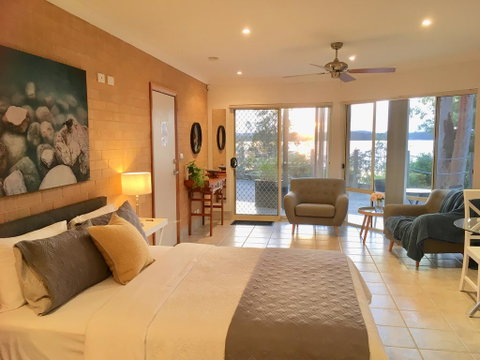 SilverWaters Waterfront Accommodation - Inverell Accommodation 1