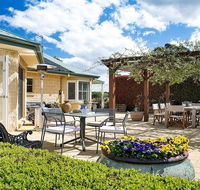 Sinden Park - garden swimming pool rural vistas - Inverell Accommodation