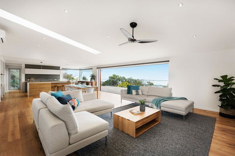 Skyluxe Luxury Retreat With Water Views And Deluxe Interior From Every Room - Inverell Accommodation 0