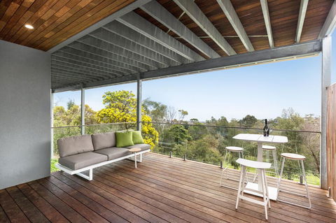 Skyluxe Luxury Retreat With Water Views And Deluxe Interior From Every Room - Inverell Accommodation 2