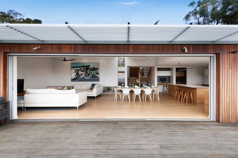 Skyluxe Luxury Retreat With Water Views And Deluxe Interior From Every Room - Inverell Accommodation 3