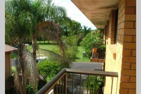 Spacious 2 Bedroom Beach Side Apartment - Close To Shopping Centre With Coles, Health Food Shop, Sushi, Pizza, Cafes, Hairdresse - Inverell Accommodation 3