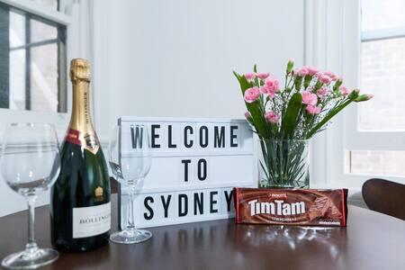 Spacious Harbour View 4bd Home In Sydney CBD - Inverell Accommodation 1