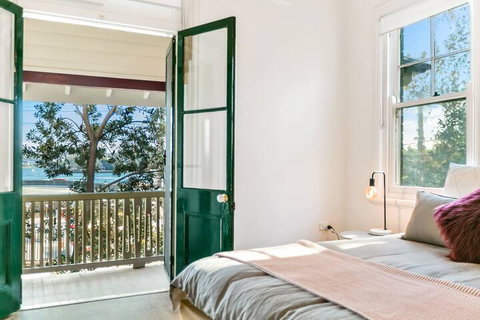 Spacious Harbour View 4bd Home In Sydney CBD - Inverell Accommodation 2