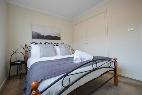 Spacious Lovely 5Beds Home@Point Cook - Inverell Accommodation 2