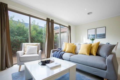 Spacious Lovely 5Beds Home@Point Cook - Inverell Accommodation 0