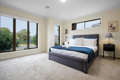 Spacious Lovely 5Beds Home@Point Cook - Inverell Accommodation 1