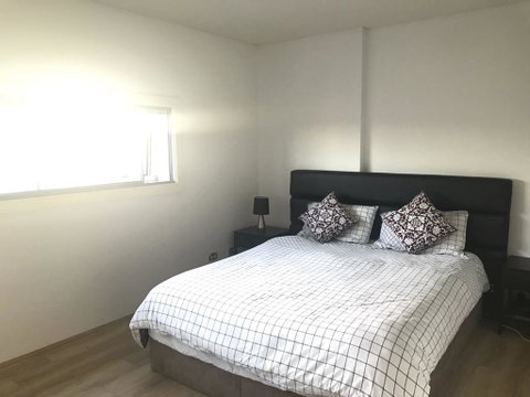 Spacious One Bedroom Apartment In Marrickville - Inverell Accommodation 3
