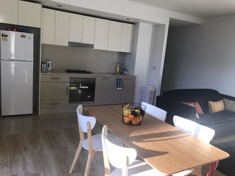 Spacious One Bedroom Apartment In Marrickville - Inverell Accommodation 1