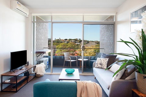Sprawling City Views And Balcony In Cosy Apartment - Inverell Accommodation 2