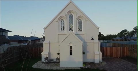 St James Converted Church - Inverell Accommodation 2