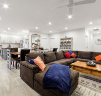 StayCentral - Rosanna Luxurious Mansion - Inverell Accommodation