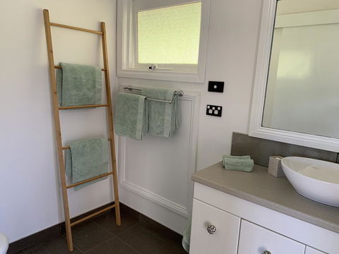 Stephanies Country Cottages - Inverell Accommodation 3