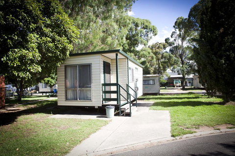 Strayleaves Caravan Park - Inverell Accommodation 1