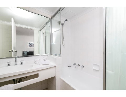 Striking And Super Convenient Studio With Balcony - Inverell Accommodation 2