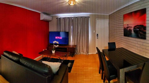 Stroll To The City Center In Minutes - Inverell Accommodation 1