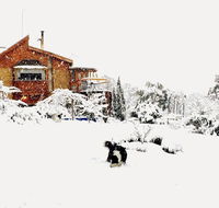 STUNNING HOME WITH AMAZING VIEWS - just 20 mins to the city and only 10 to MONA - Inverell Accommodation