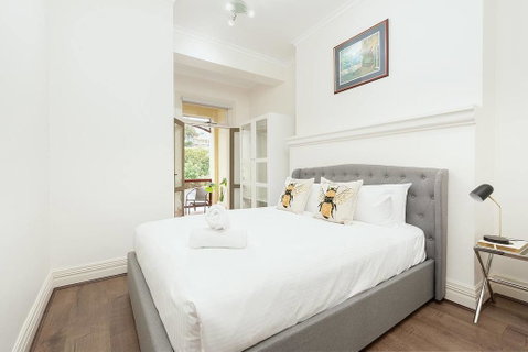 STUNNING SYDNEY HOME 11 - Inverell Accommodation 1