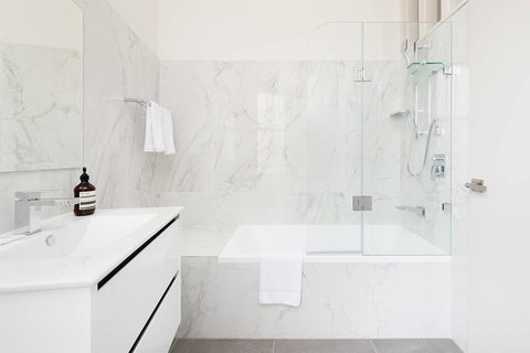 STUNNING SYDNEY HOME 4 - Inverell Accommodation 2