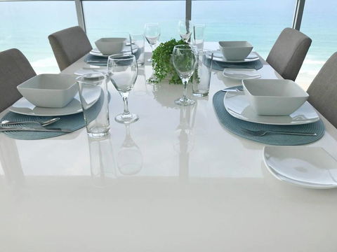 Stunning Views, Air On Broadbeach!Wine, Wifi, Parking - Inverell Accommodation 3