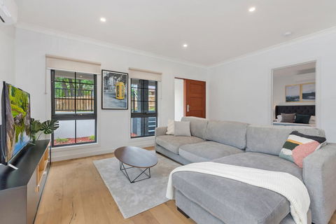 Style, Comfort And Convenience - Inverell Accommodation 3