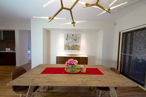 Stylish Luxe House For Big Group Near Shopping Center - Inverell Accommodation 2