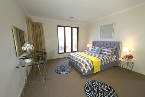 Stylish Luxe House For Big Group Near Shopping Center - Inverell Accommodation 1