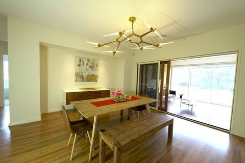 Stylish Luxe House For Big Group Near Shopping Center - Inverell Accommodation 3