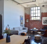Stylish Warehouse Conversion In The Heart of Fitzroy - Inverell Accommodation